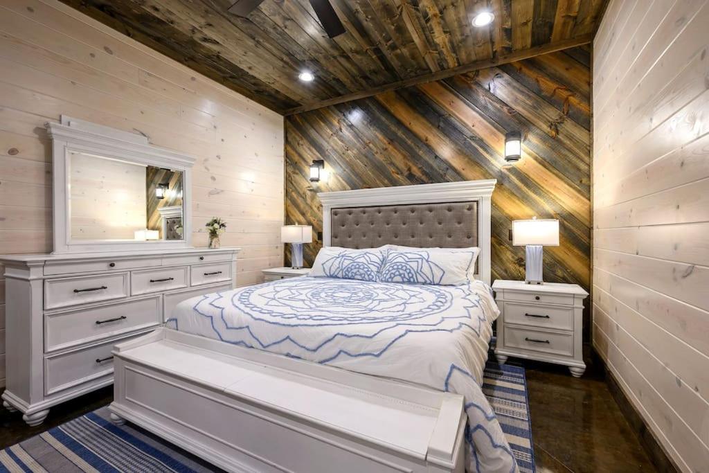 Brand New Luxury 2 Bedroom With Loft And Spa Sleeps 10 Броукън Боу Екстериор снимка